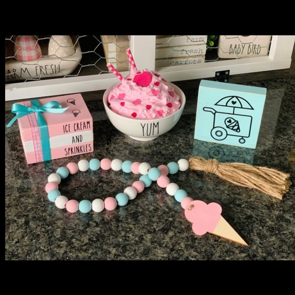 Ice Cream Summer Display - Picture 1 of 1